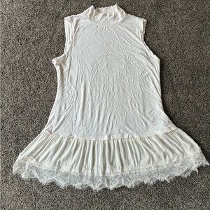LOGO by Lori Goldstein Ivory/Cream Sleeveless Lace Hem Tunic Style Top, Medium